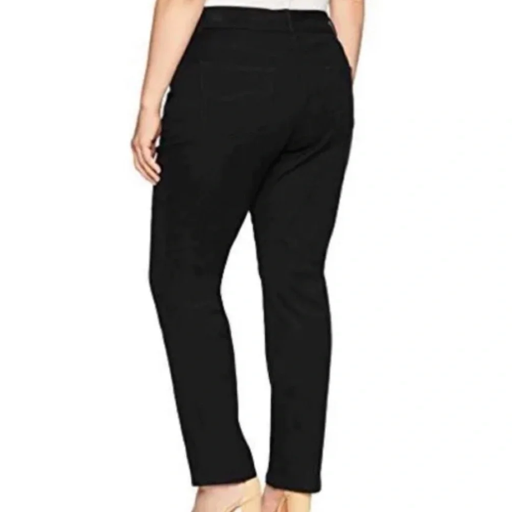 NWT Lee Relaxed Fit Straight Leg Jeans Mid Rise size 18 or 28W New